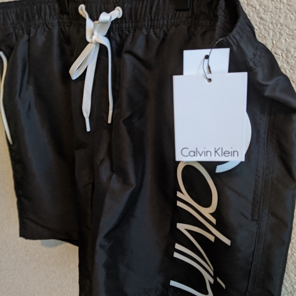 NWT Calvin Klein Swim Trunks Black Size Large MSRP - Picture 2 of 9